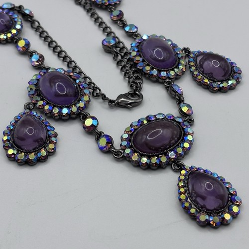 Collana con strass viola